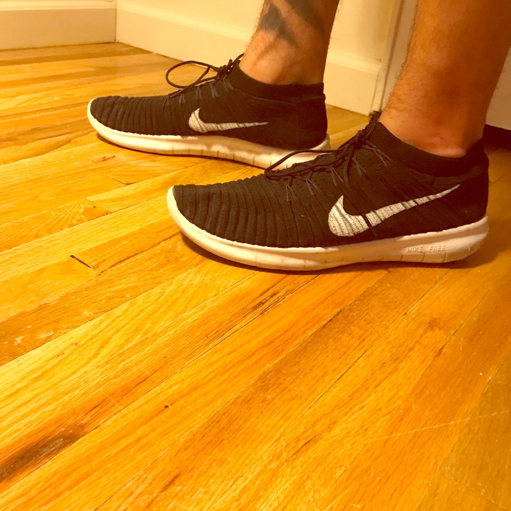 Men’s running shoes light weight